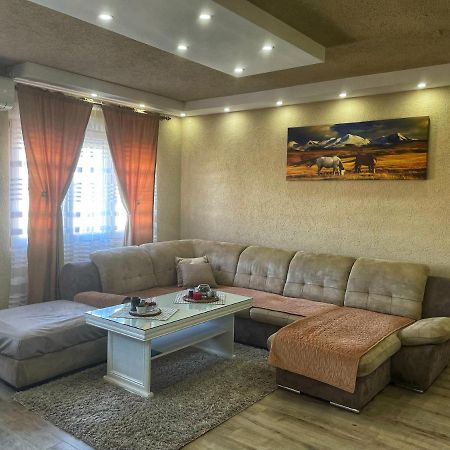 Apartment Alexandar Podgorica Buitenkant foto