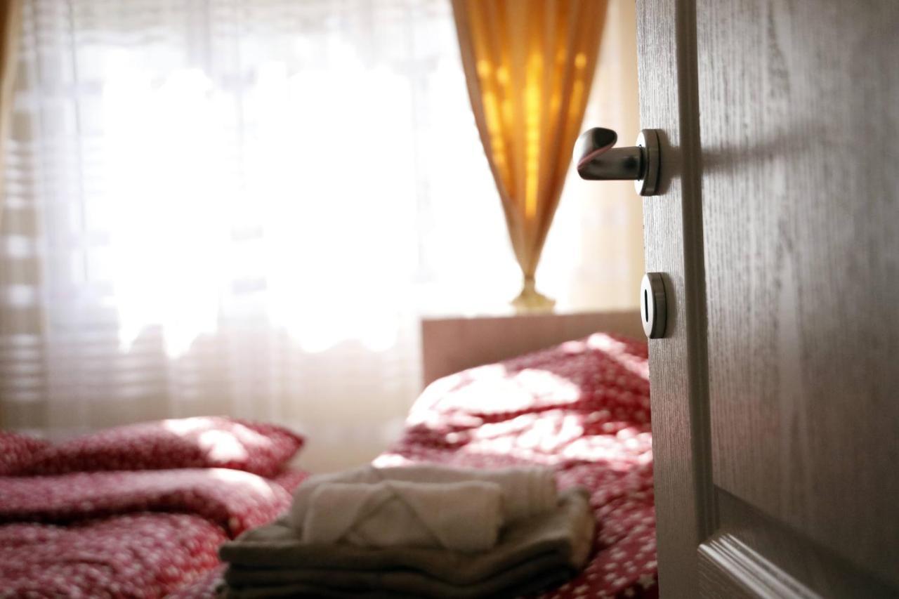 Apartment Alexandar Podgorica Buitenkant foto